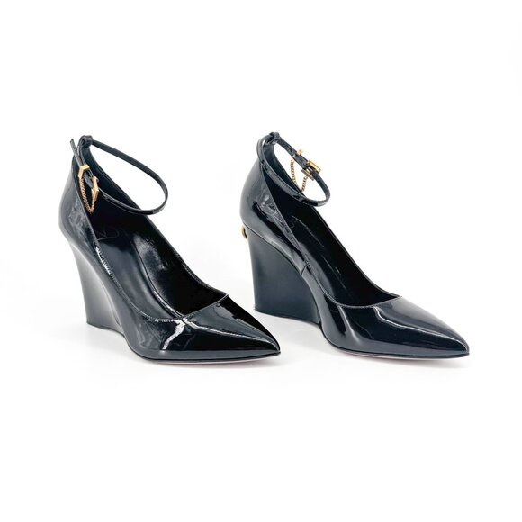 Valentino Garavani Ringstud Wedge Pumps Size 38.5 US 8.5 Pointed Black Patent